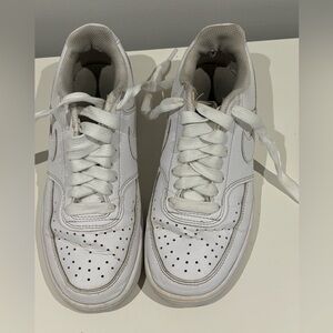 5  for 30$ NIKE women’s court vision size 7